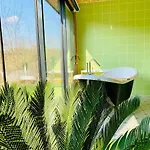 Cap Orne 山林小屋 *