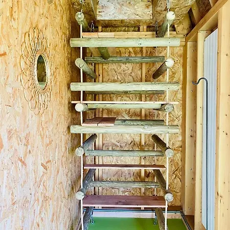 Cap Orne Деревянный коттедж